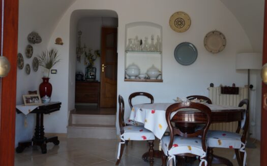 Villa con piscina e uliveto vista mare