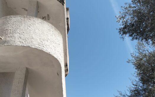 Appartamento con terrazzo e parcheggio