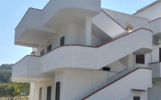 Appartamento con terrazzo e parcheggio